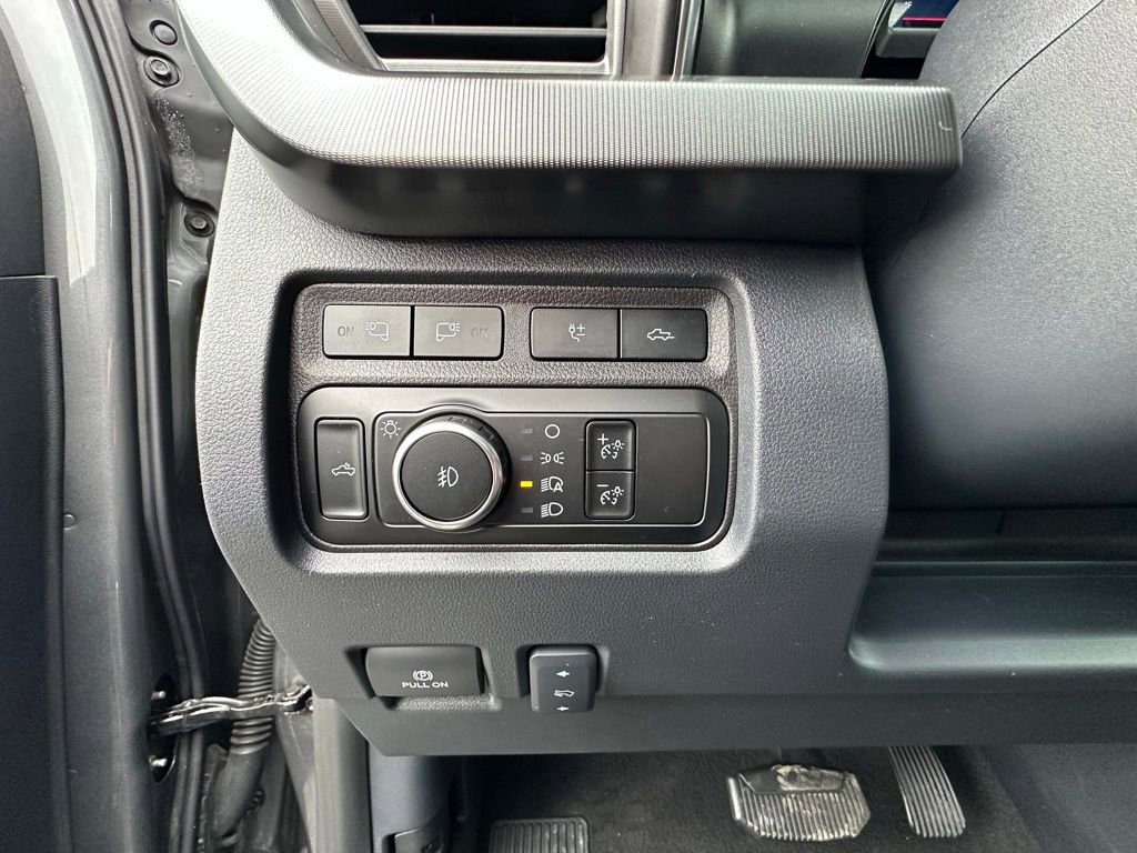 Used 2024 Ford F250 Platinum w/ Tremor Off-Road Package image 3