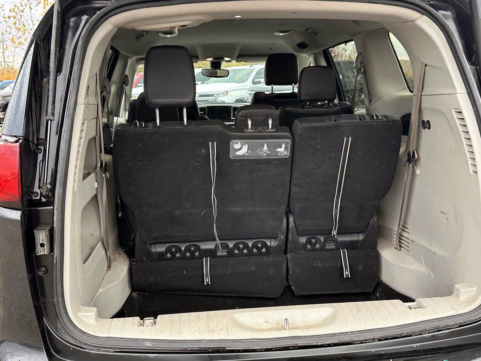 Used 2018 Chrysler Pacifica Touring-L Plus w/ Tire & Wheel Group image 9