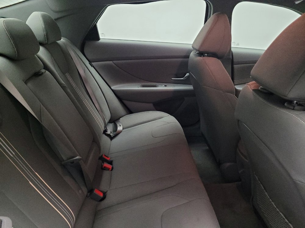 Used 2025 Hyundai Elantra SEL image 19