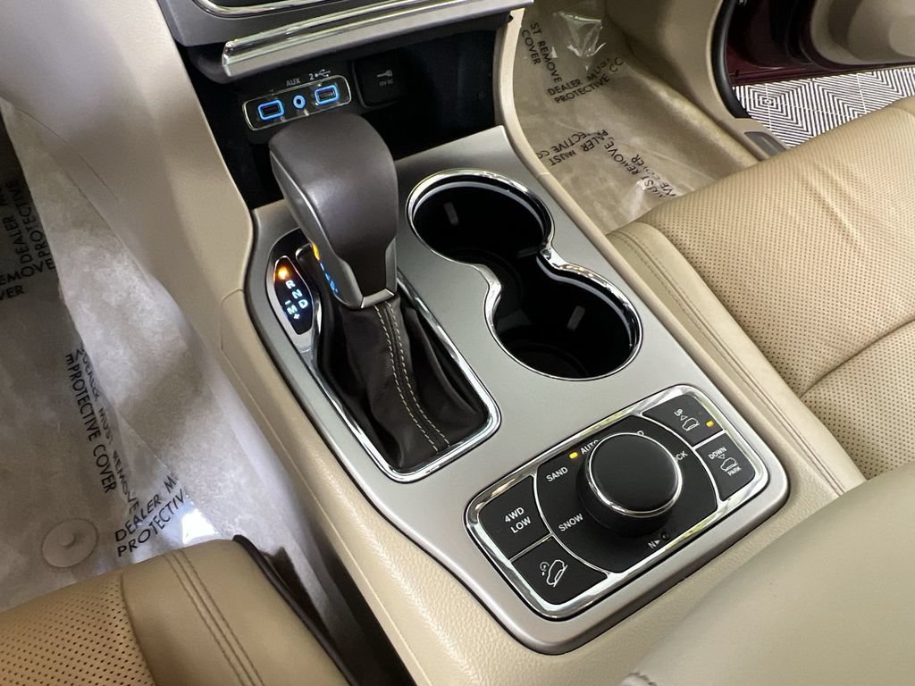 Used 2018 Jeep Grand Cherokee Overland AWD/4WD image 16