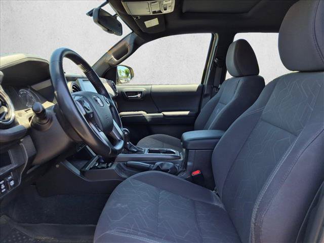 Used 2017 Toyota Tacoma TRD Sport AWD/4WD image 15