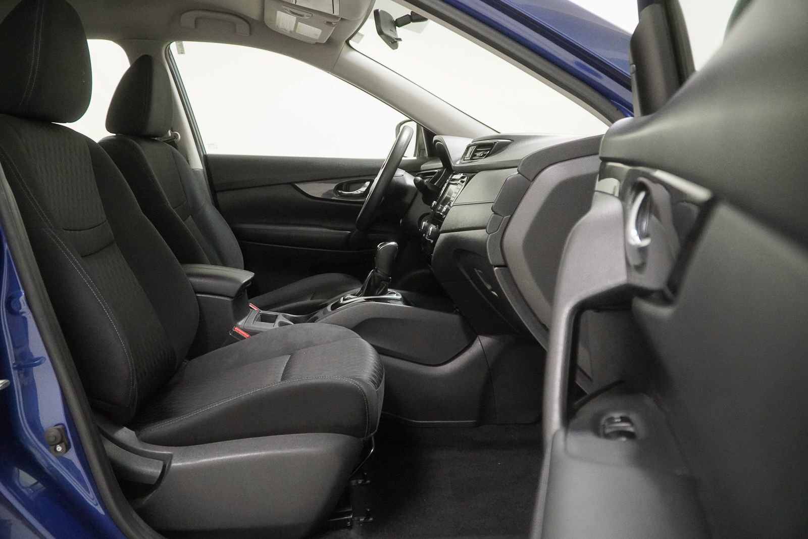 Used 2018 Nissan Rogue S image 31