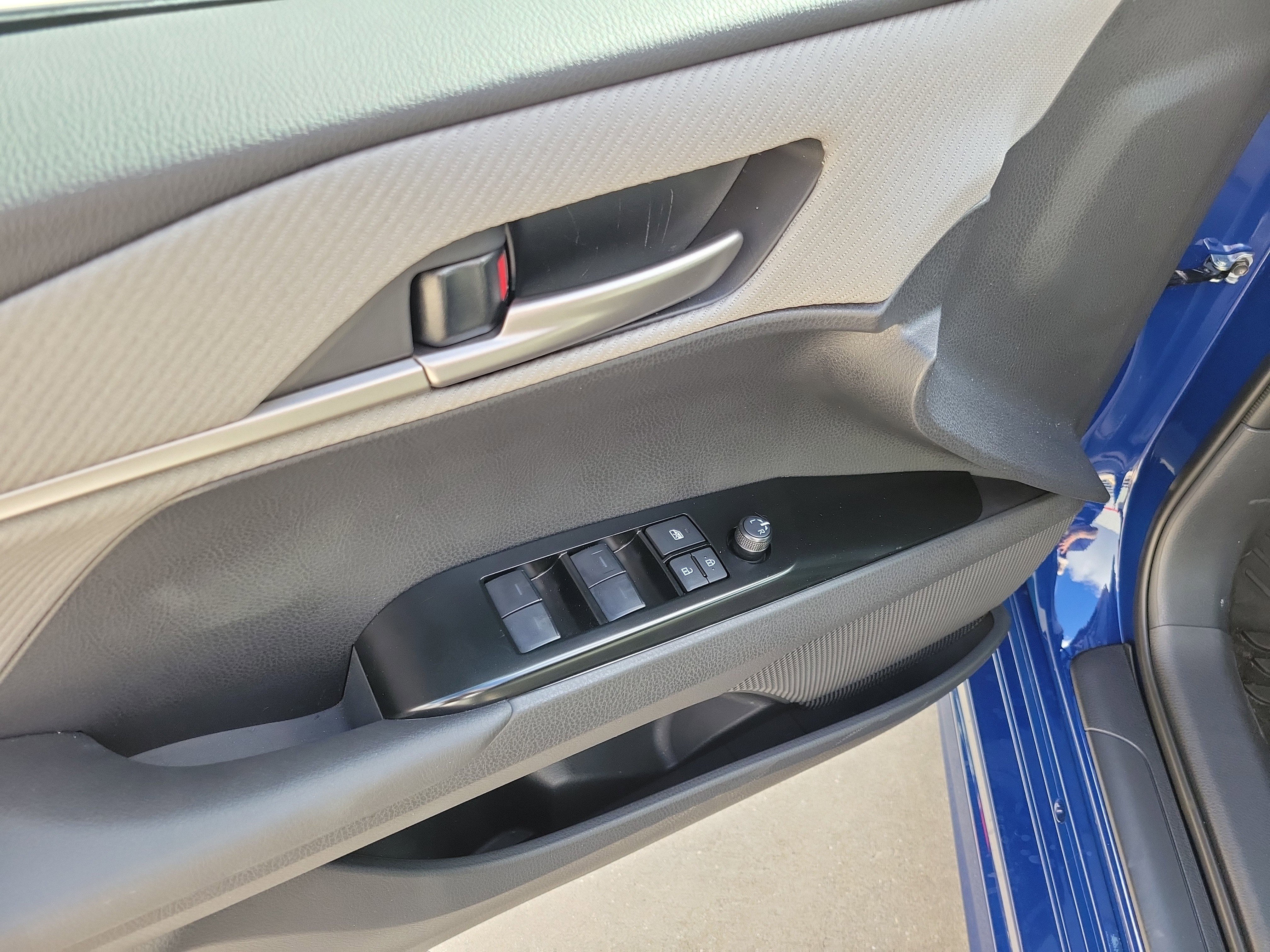 Used 2026 Toyota Camry SE FWD image 11