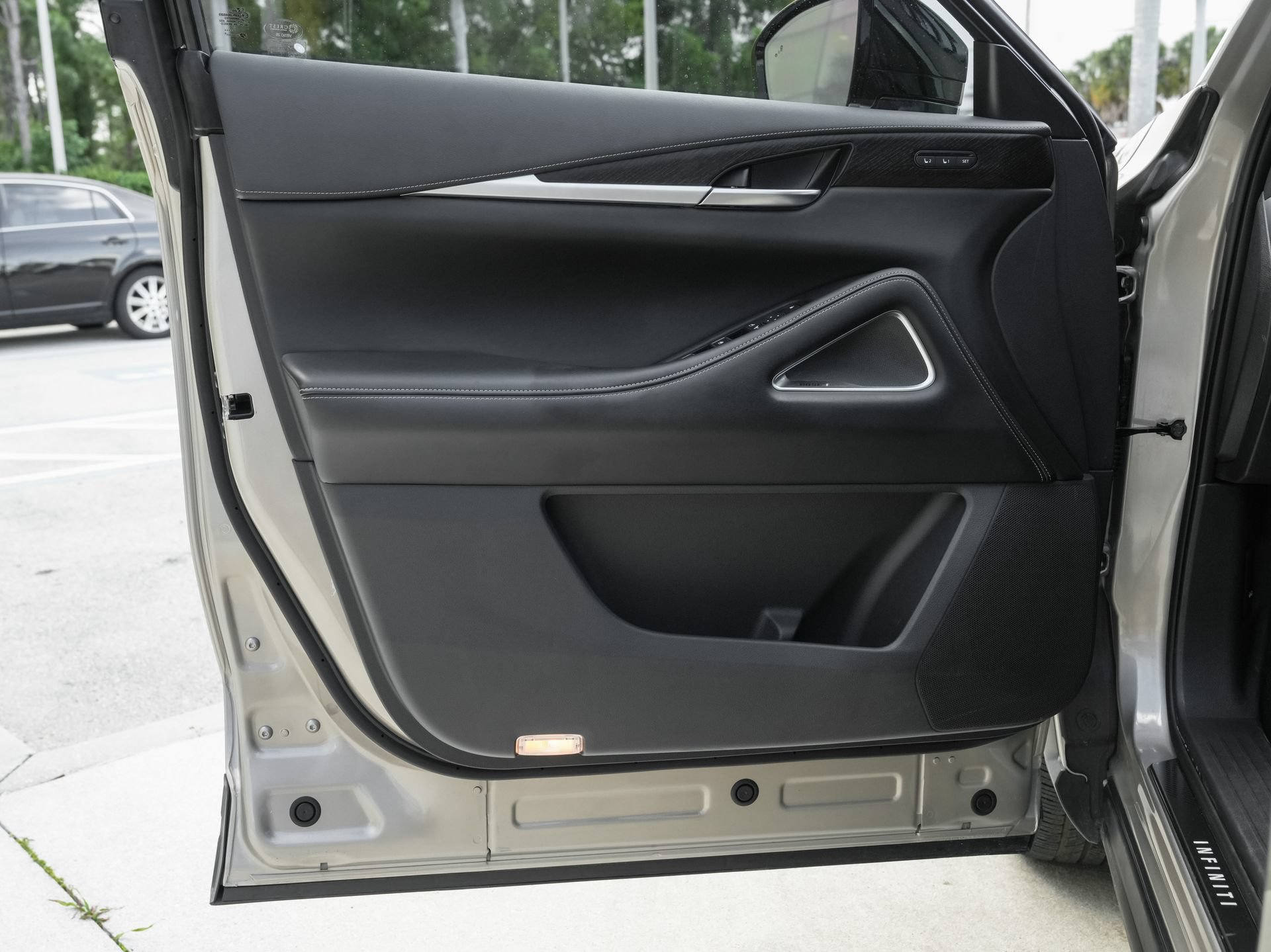 Used 2025 INFINITI QX60 Sensory w/ Vision Package AWD/4WD image 31