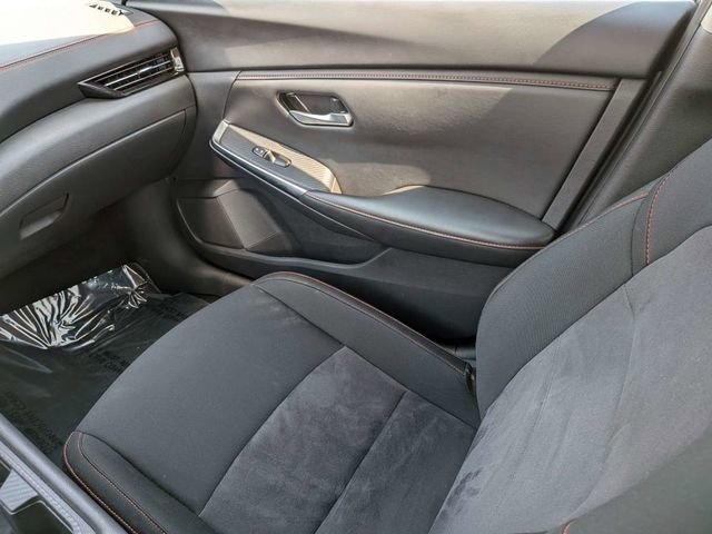 Used 2025 Nissan Sentra SR w/ Midnight Edition image 15