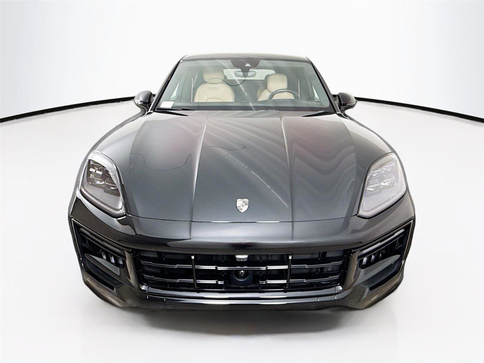 Used 2025 Porsche Cayenne Turbo image 3