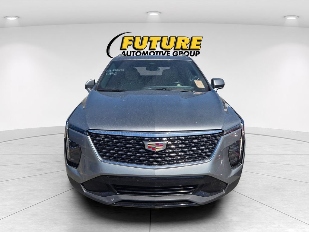 Used 2025 Cadillac XT4 Premium Luxury FWD image 2