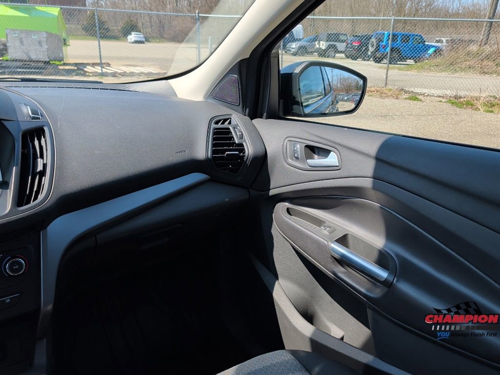 Used 2017 Ford Escape SE w/ Equipment Group 201A image 25