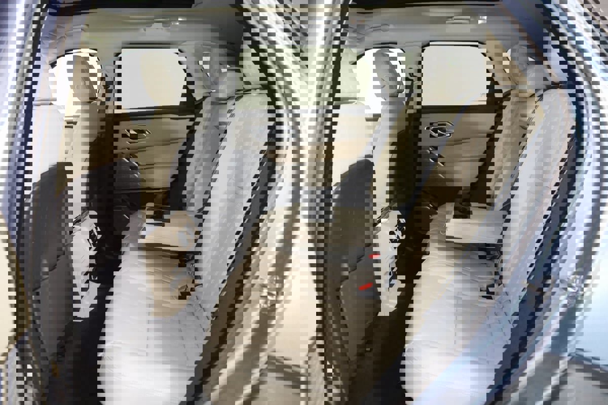 Used 2021 Land Rover Range Rover Velar R-Dynamic S image 53