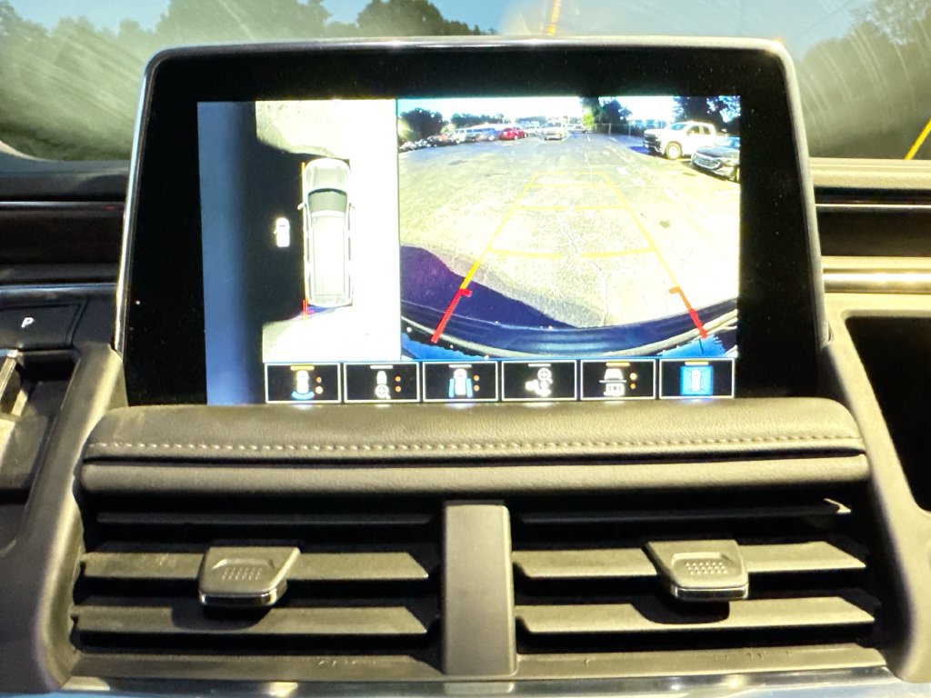 Used 2024 Chevrolet Suburban LT RWD image 28