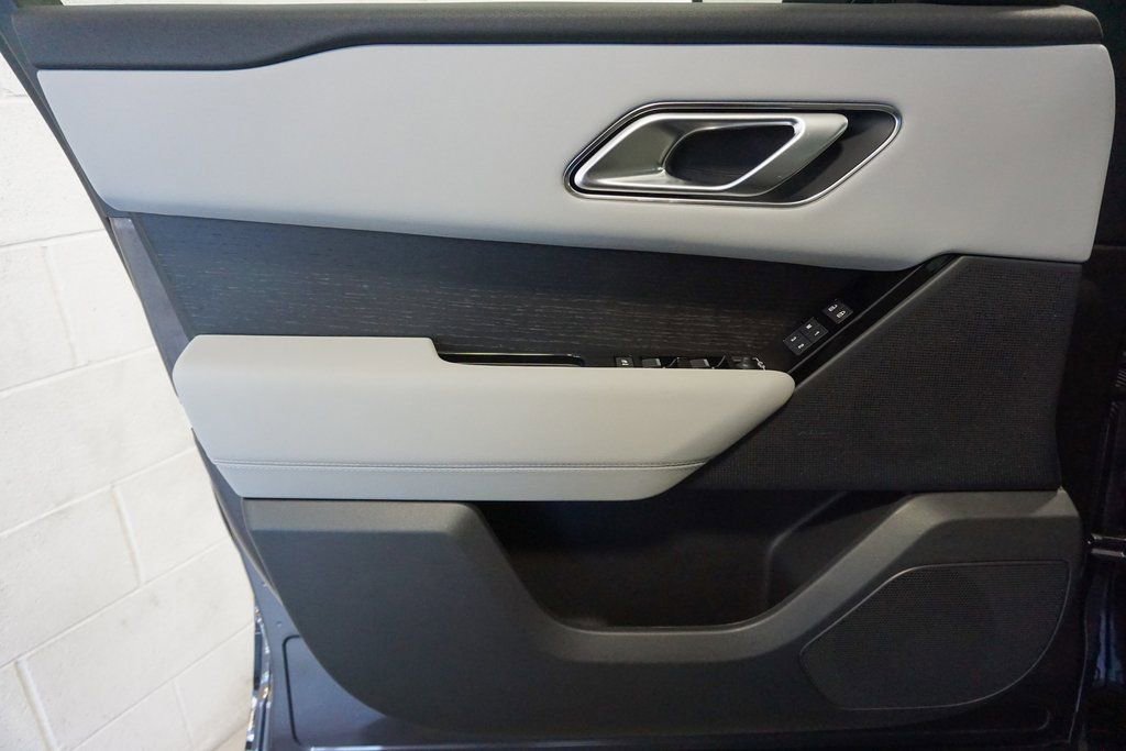 Used 2025 Land Rover Range Rover Velar Dynamic SE image 16