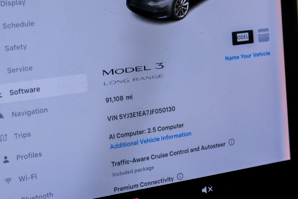 Used 2018 Tesla Model 3 Long Range RWD image 18