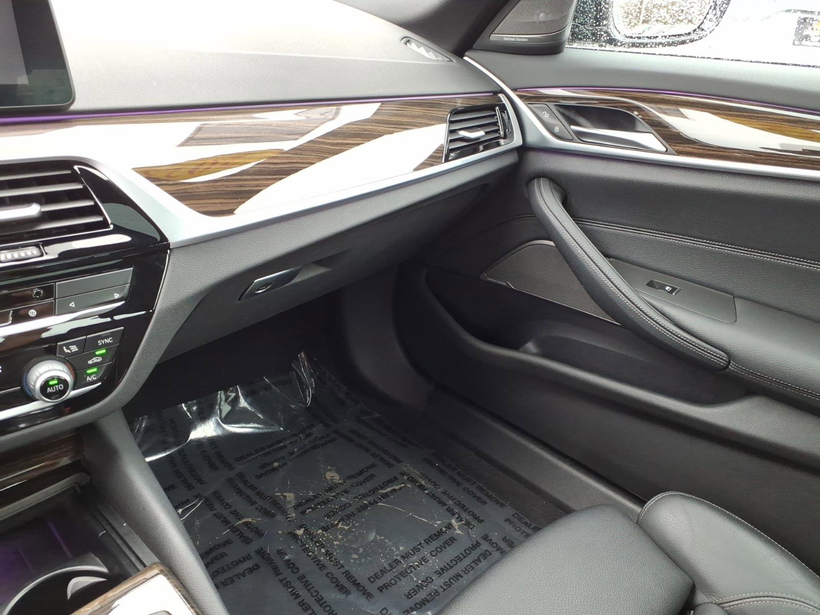 Used 2023 BMW 540i xDrive w/ Premium Package image 25