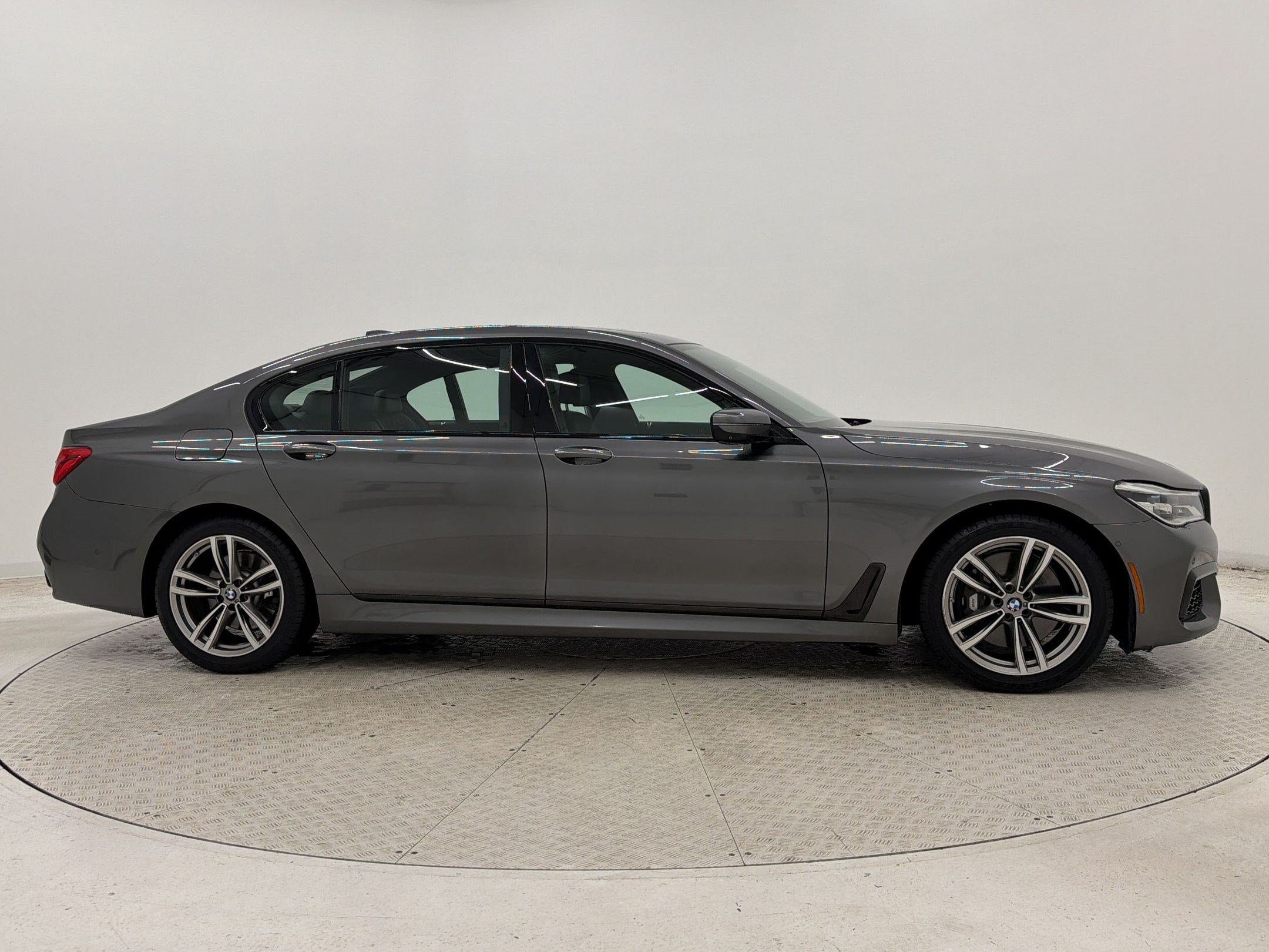 Used 2016 BMW 750i xDrive AWD/4WD image 8