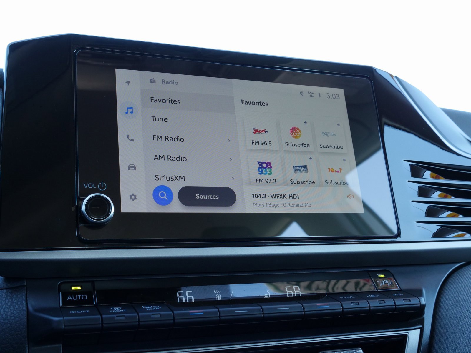 Used 2025 Toyota Camry LE image 27