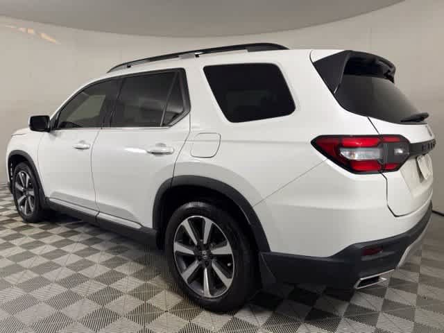 Used 2025 Honda Pilot Touring image 15