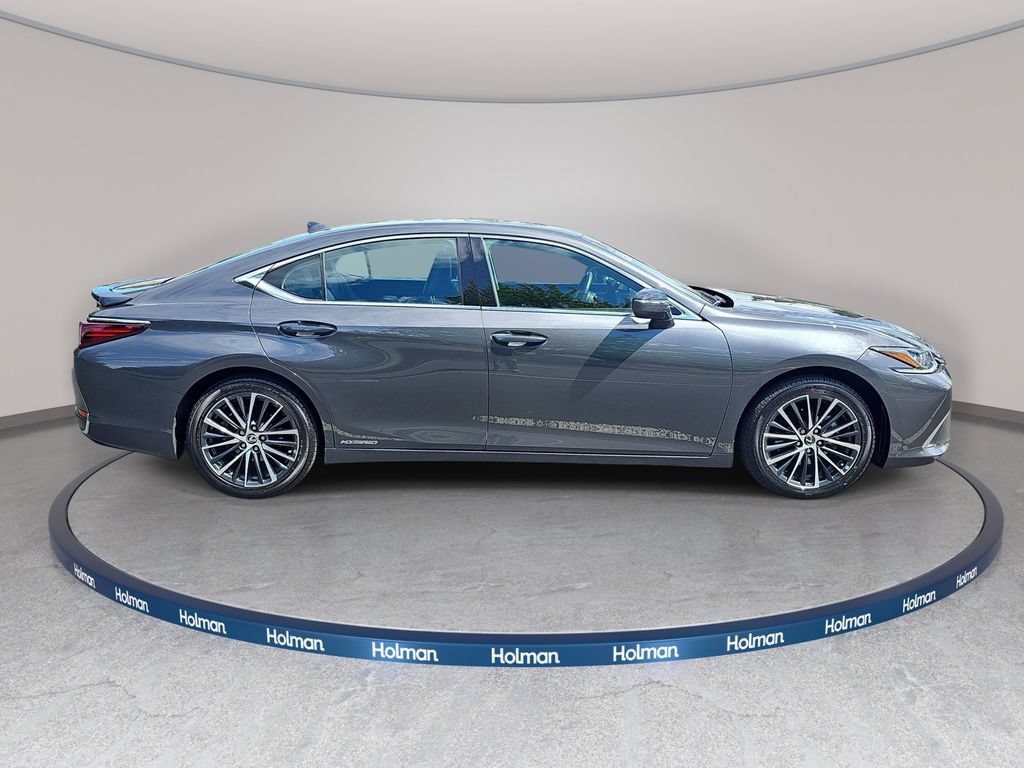 Certified 2022 Lexus ES 300h w/ Premium Package FWD image 4