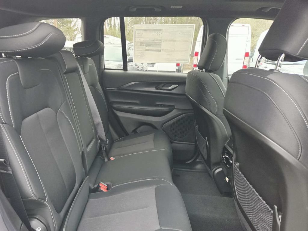 New 2026 Jeep Grand Cherokee Laredo X AWD/4WD image 17