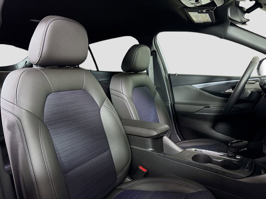 Used 2025 Buick Envista Preferred w/ Convenience I Package image 27