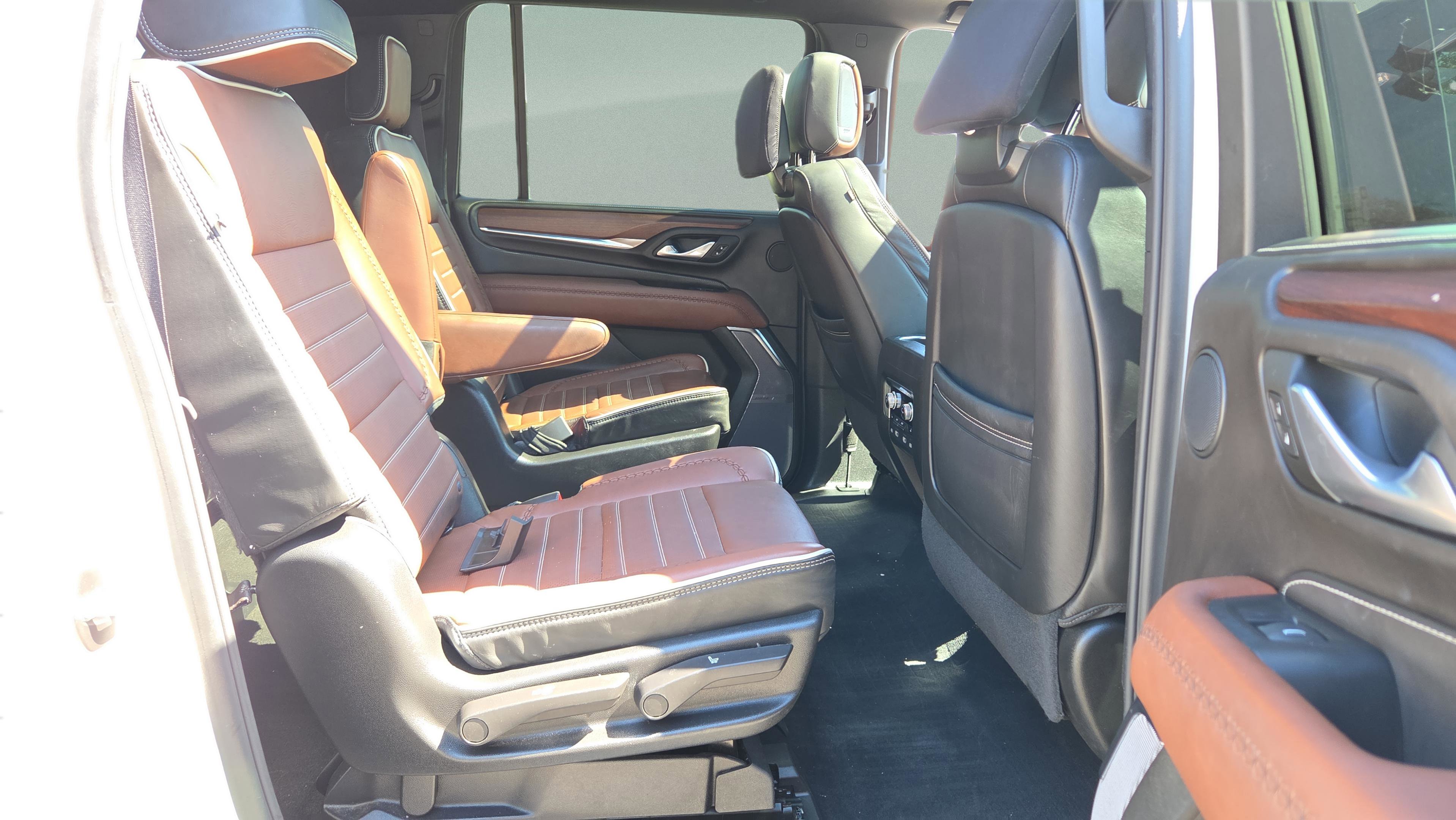 Certified 2023 GMC Yukon XL Denali Ultimate w/ LPO, Floor Liner Package AWD/4WD image 17