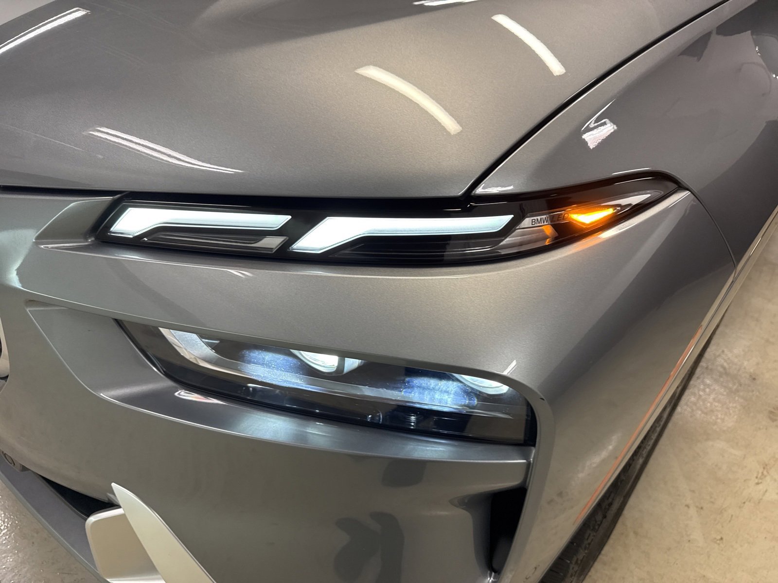 Used 2025 BMW X7 xDrive40i w/ Premium Package image 12