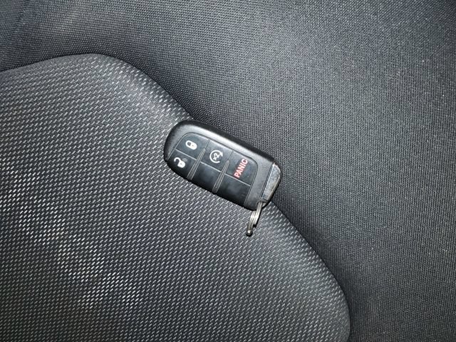 Used 2016 Jeep Renegade Latitude AWD/4WD image 30