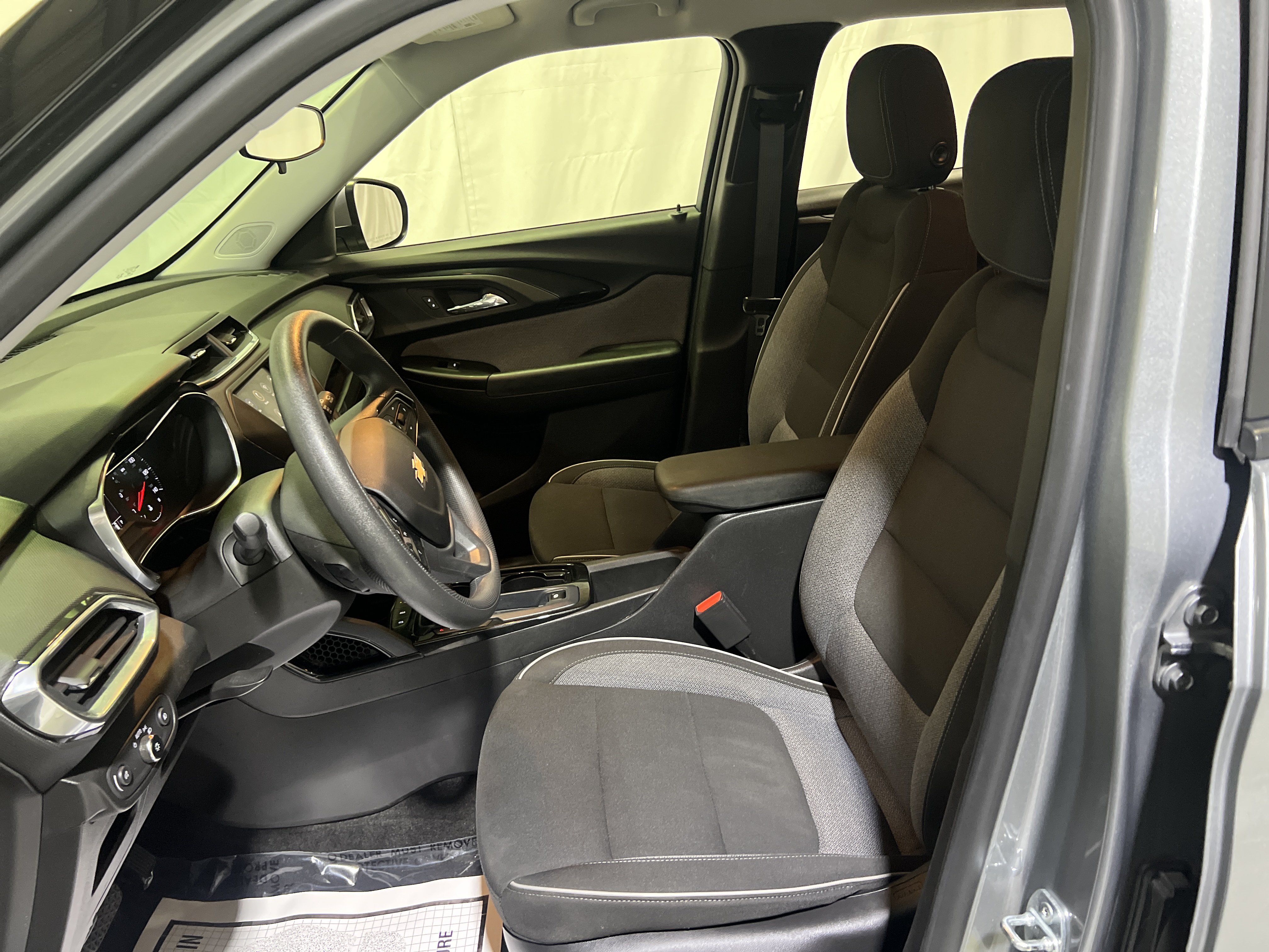 Used 2023 Chevrolet TrailBlazer LT FWD image 17