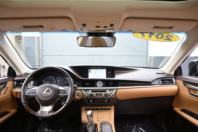 Used 2017 Lexus ES 350 w/ Luxury Package FWD image 23