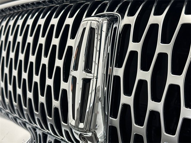 Used 2023 Lincoln Nautilus Reserve w/ Equipment Group 201A image 14