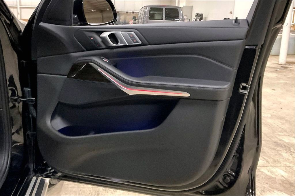 Used 2019 BMW X7 xDrive40i w/ Cold Weather Package image 23