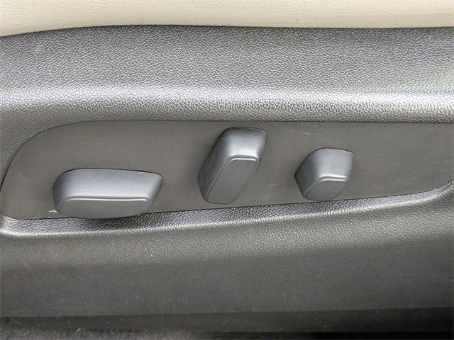 Certified 2023 Cadillac XT4 Premium Luxury w/ Cold Weather Package image 21