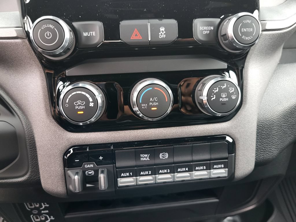 New 2026 RAM 2500 Tradesman w/ Bed Convenience Group AWD/4WD image 21