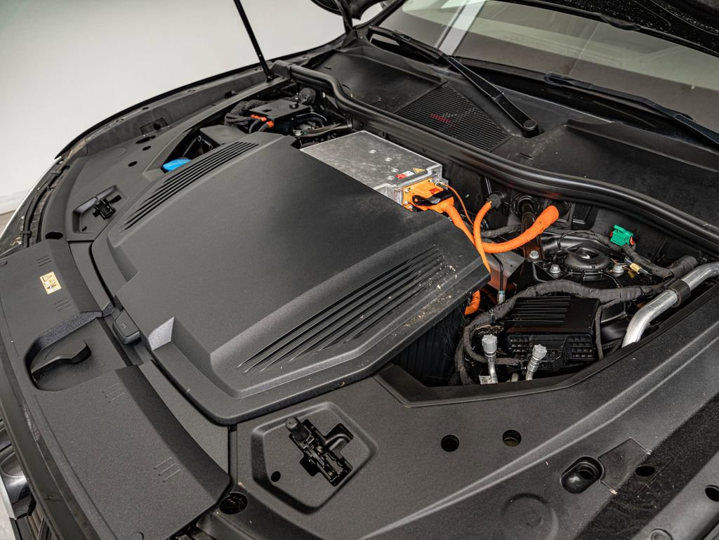 Used 2021 Audi e-tron Premium w/ Convenience Plus Package AWD/4WD image 39