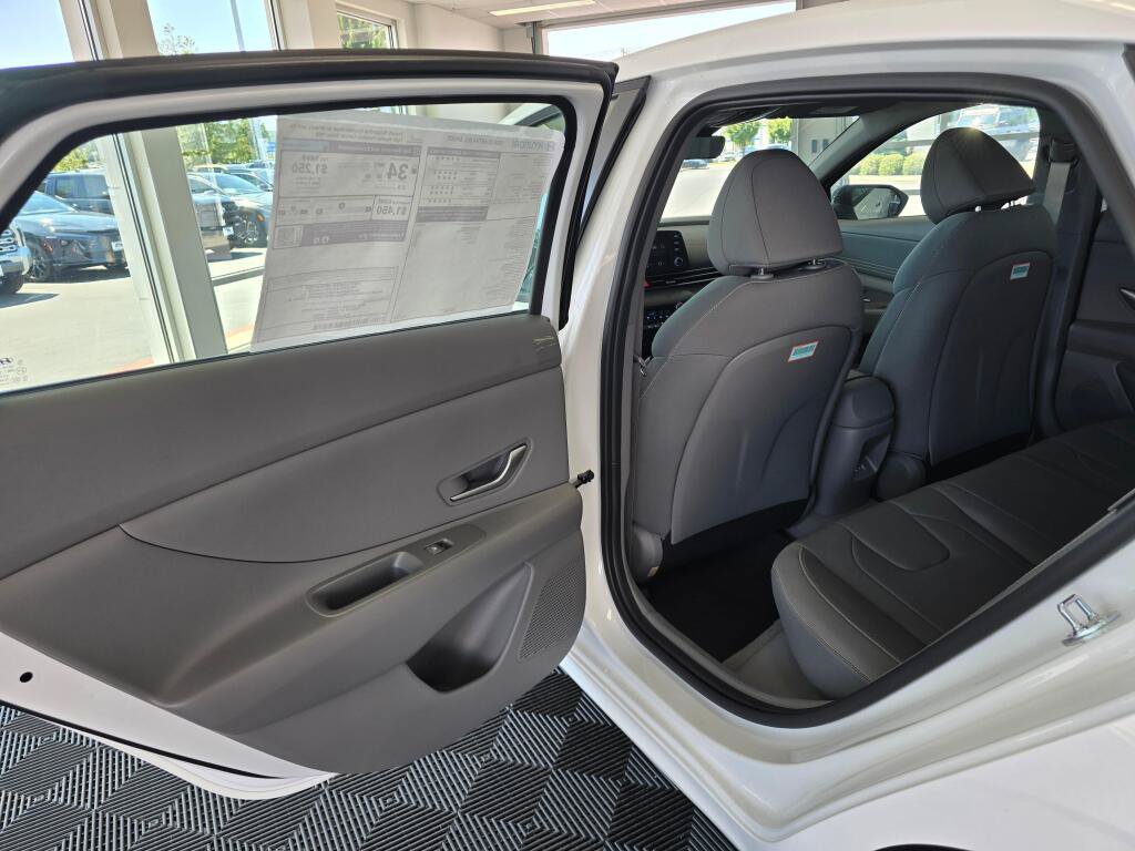 New 2026 Hyundai Elantra Sport FWD image 34