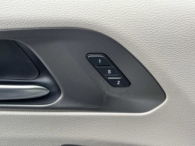 Used 2023 Chrysler Pacifica Touring-L AWD/4WD image 29