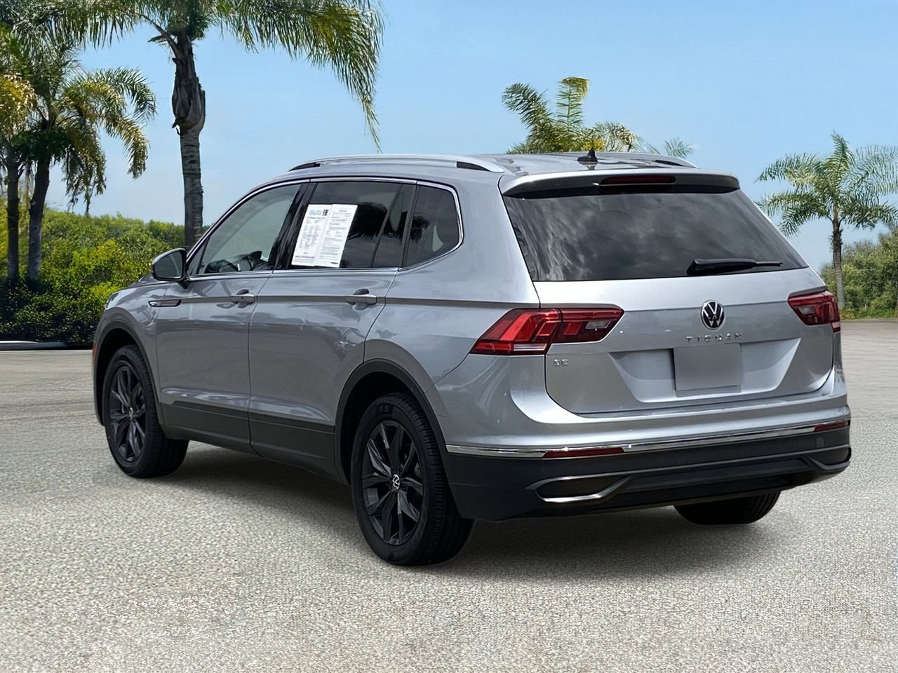 Used 2024 Volkswagen Tiguan SE FWD image 3