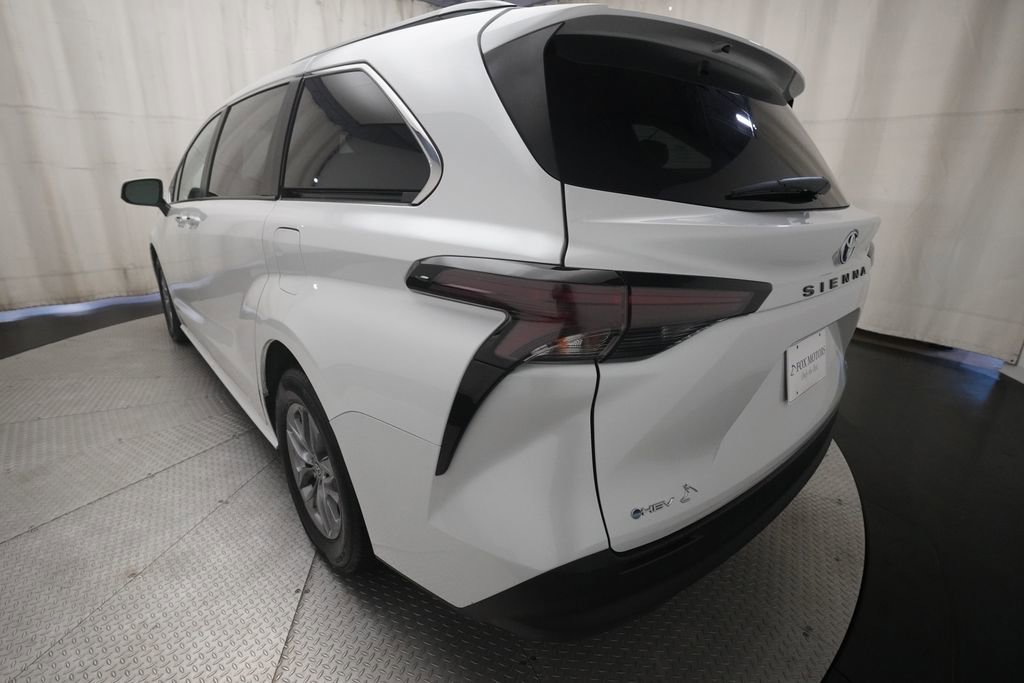 Used 2025 Toyota Sienna XLE FWD image 36
