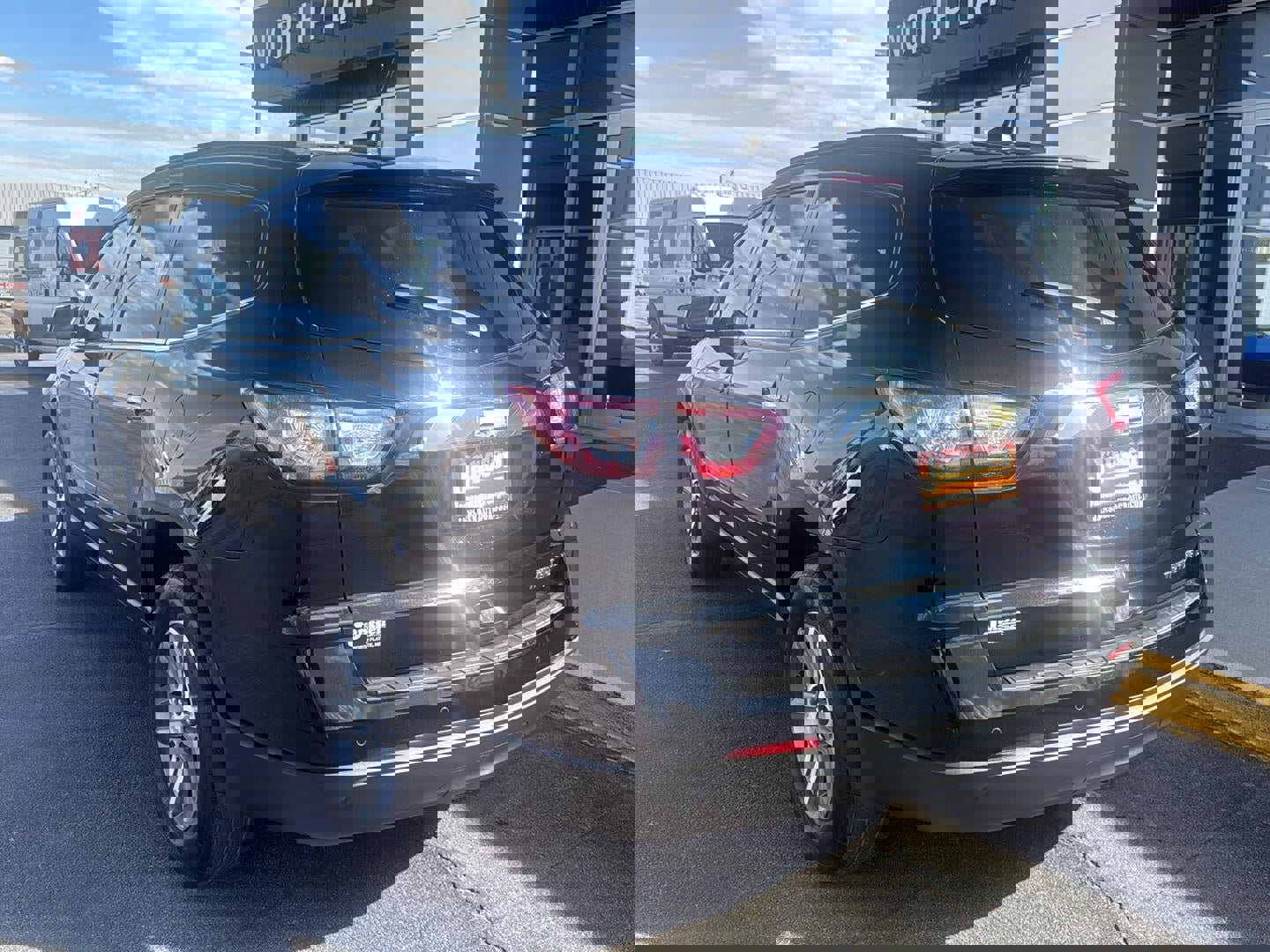 Used 2016 Chevrolet Traverse LT image 2