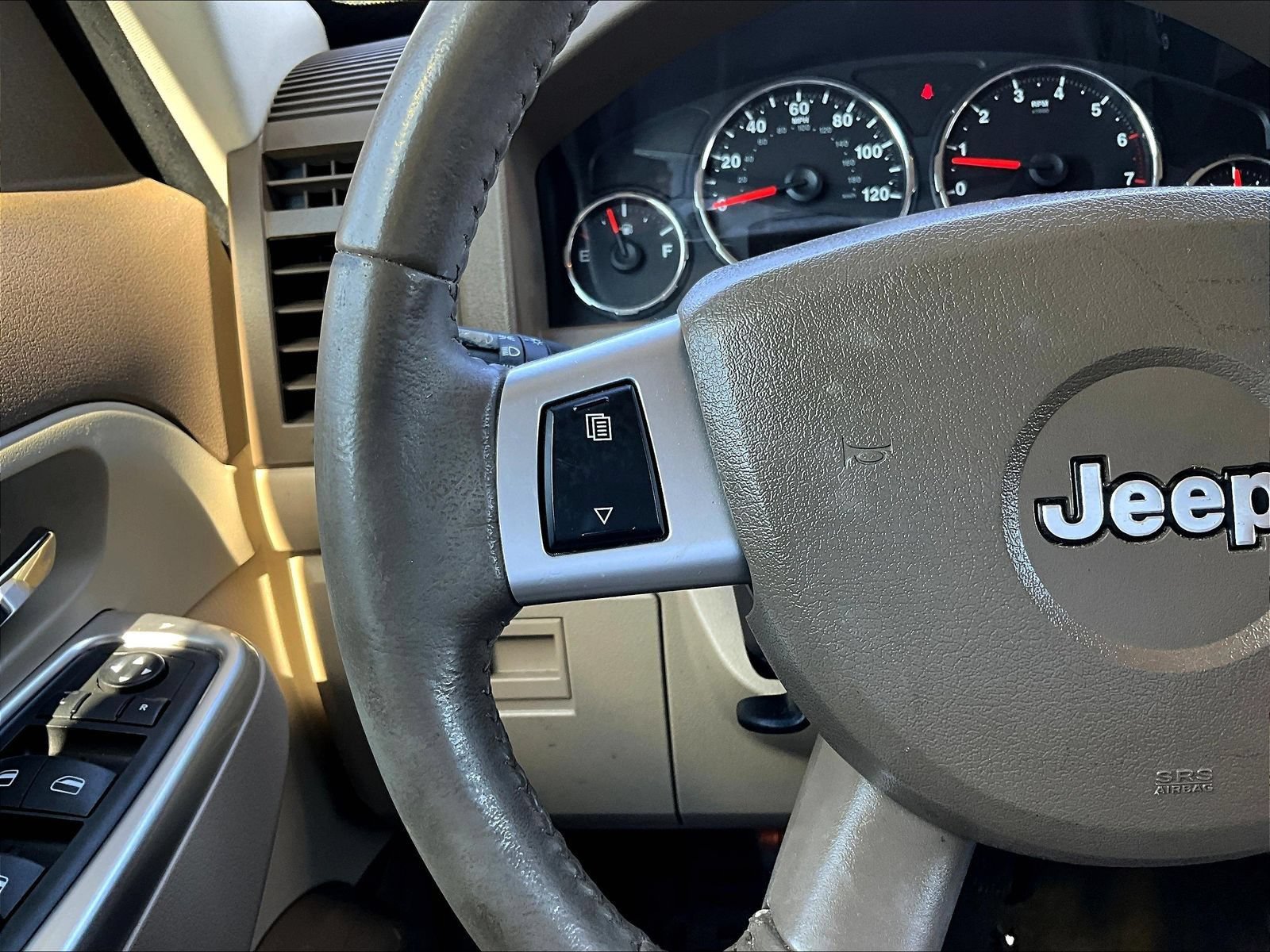 Used 2010 Jeep Liberty Limited w/ Comfort/Convenience Group AWD/4WD image 14