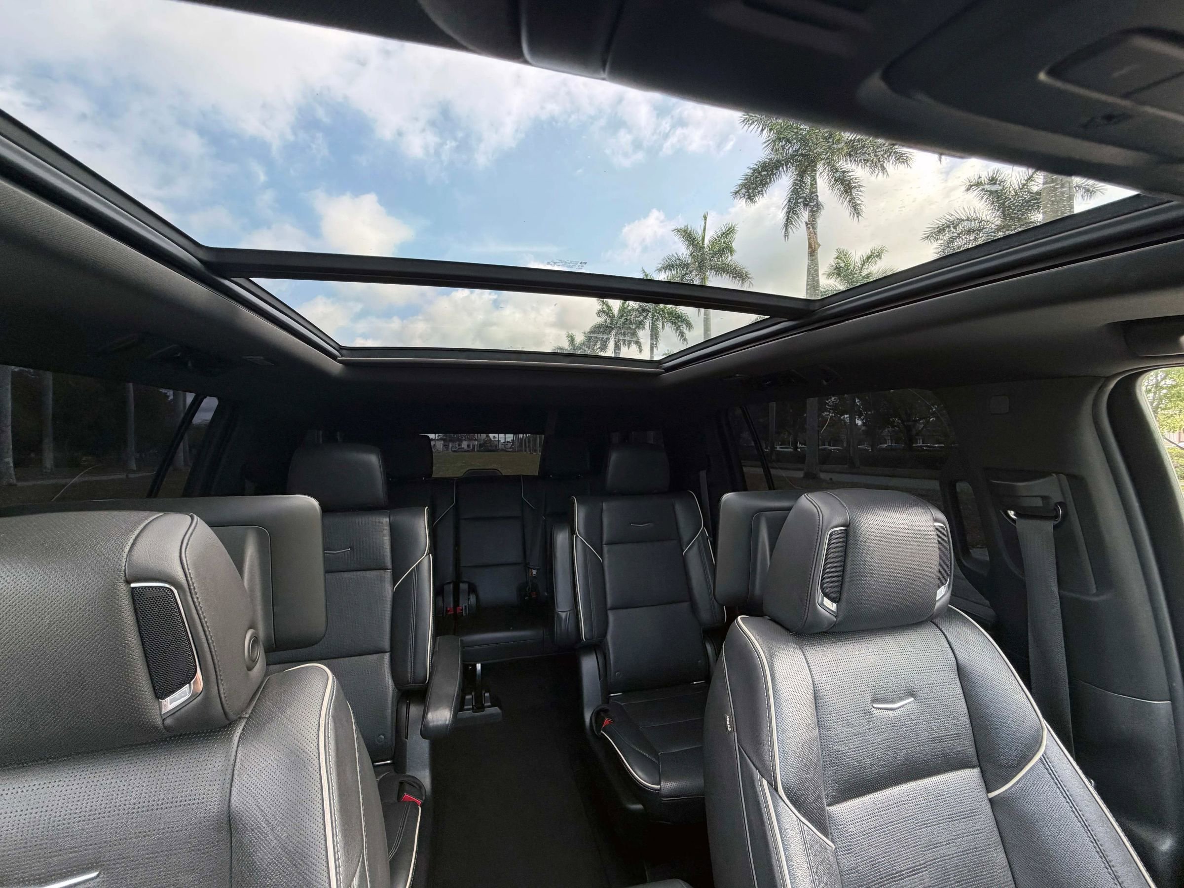 Used 2021 Cadillac Escalade ESV Premium Luxury w/ Performance Package RWD image 12