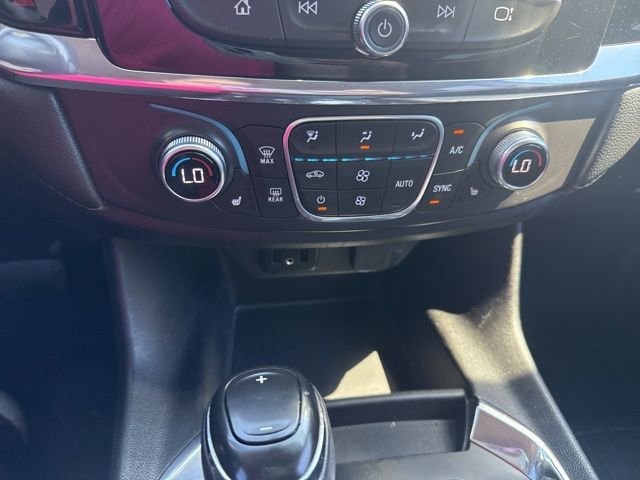 Used 2019 Chevrolet Traverse LT FWD image 25