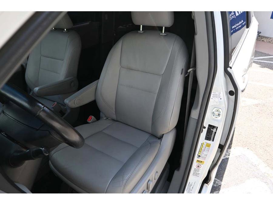Used 2017 Toyota Sienna XLE Premium image 14