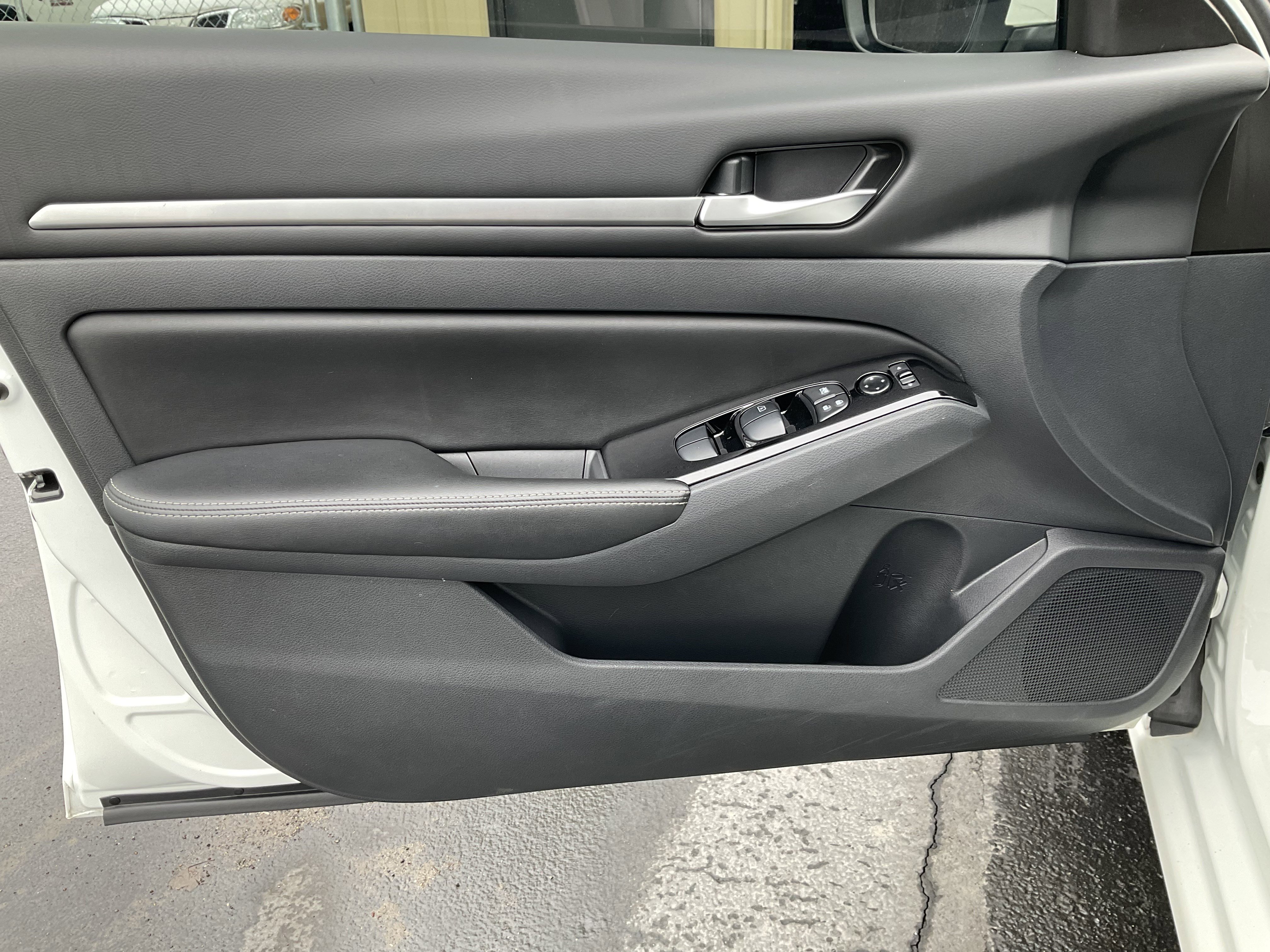 Used 2023 Nissan Altima 2.5 SV w/ SV Premium Package image 26