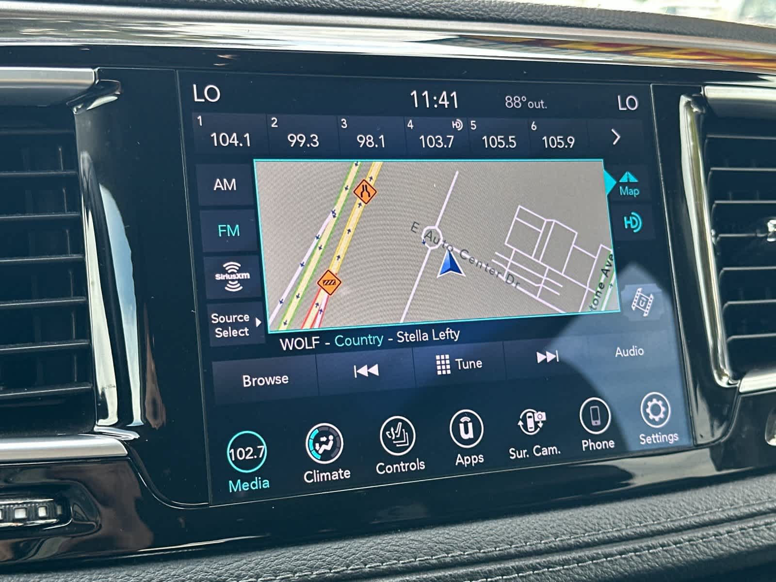 Used 2018 Chrysler Pacifica Limited w/ Advanced Safetytec Group FWD image 21