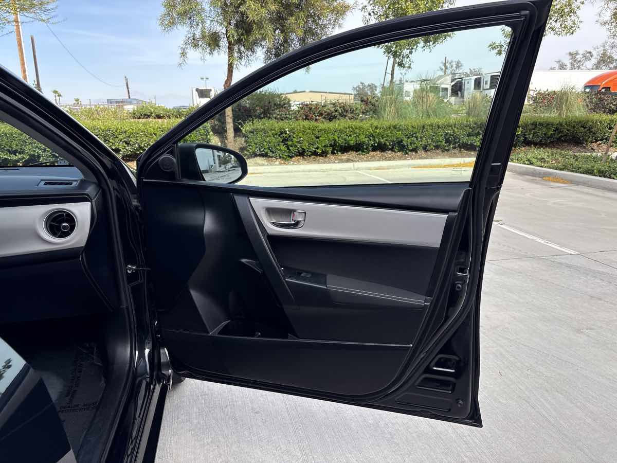 Used 2017 Toyota Corolla LE w/ Carpet Mat Package (TMS) FWD image 16