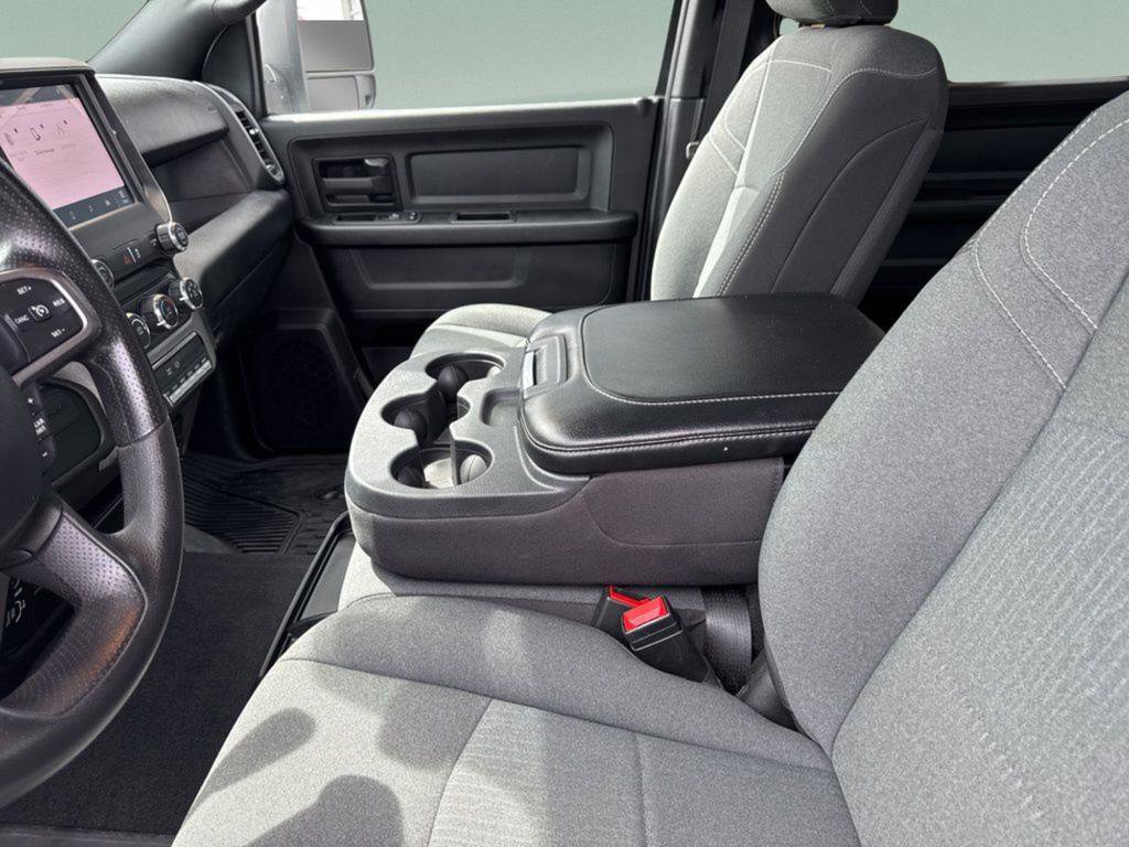 Used 2024 RAM 3500 Tradesman w/ Chrome Appearance Group image 18