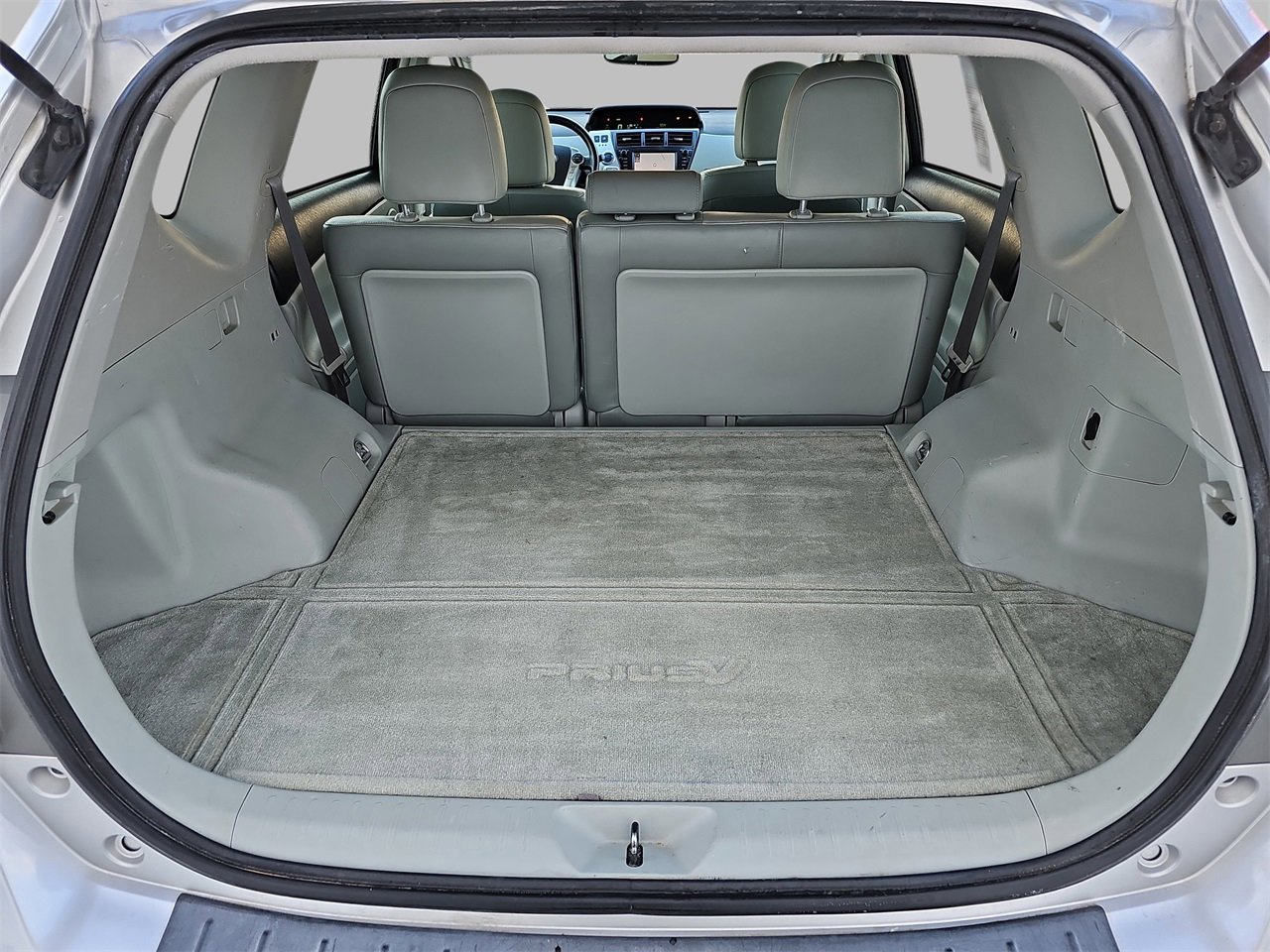 Used 2014 Toyota Prius V Two image 12