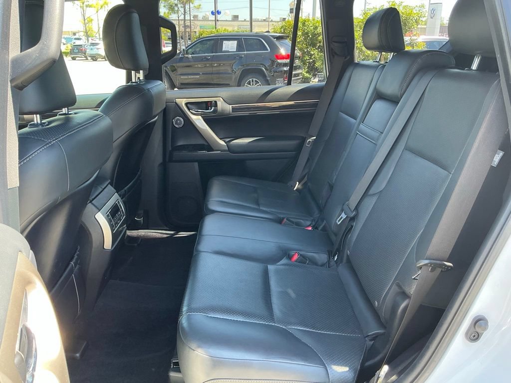 Used 2020 Lexus GX 460 Luxury w/ Accessory Package AWD/4WD image 16