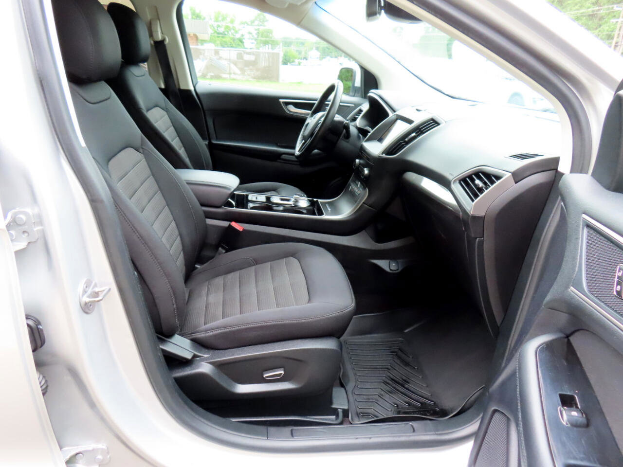 Used 2019 Ford Edge SEL image 23