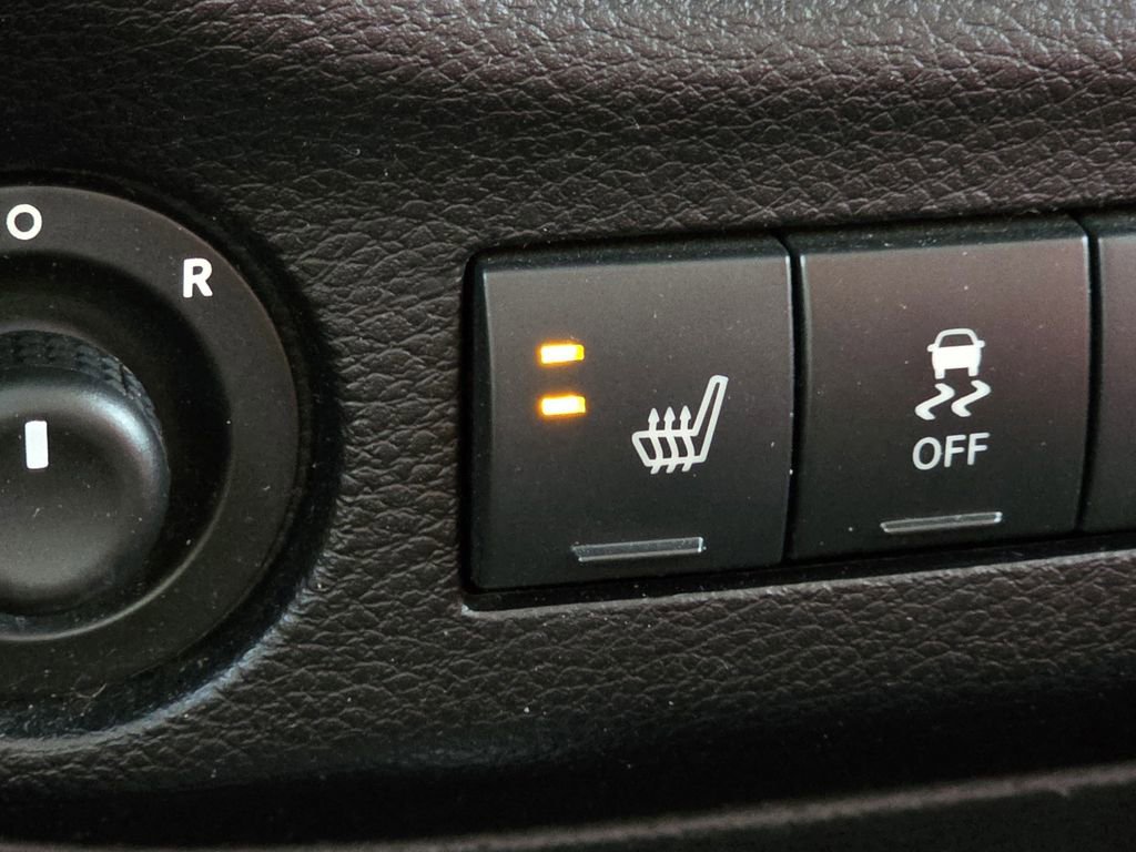 Used 2013 Jeep Wrangler Unlimited Rubicon image 30